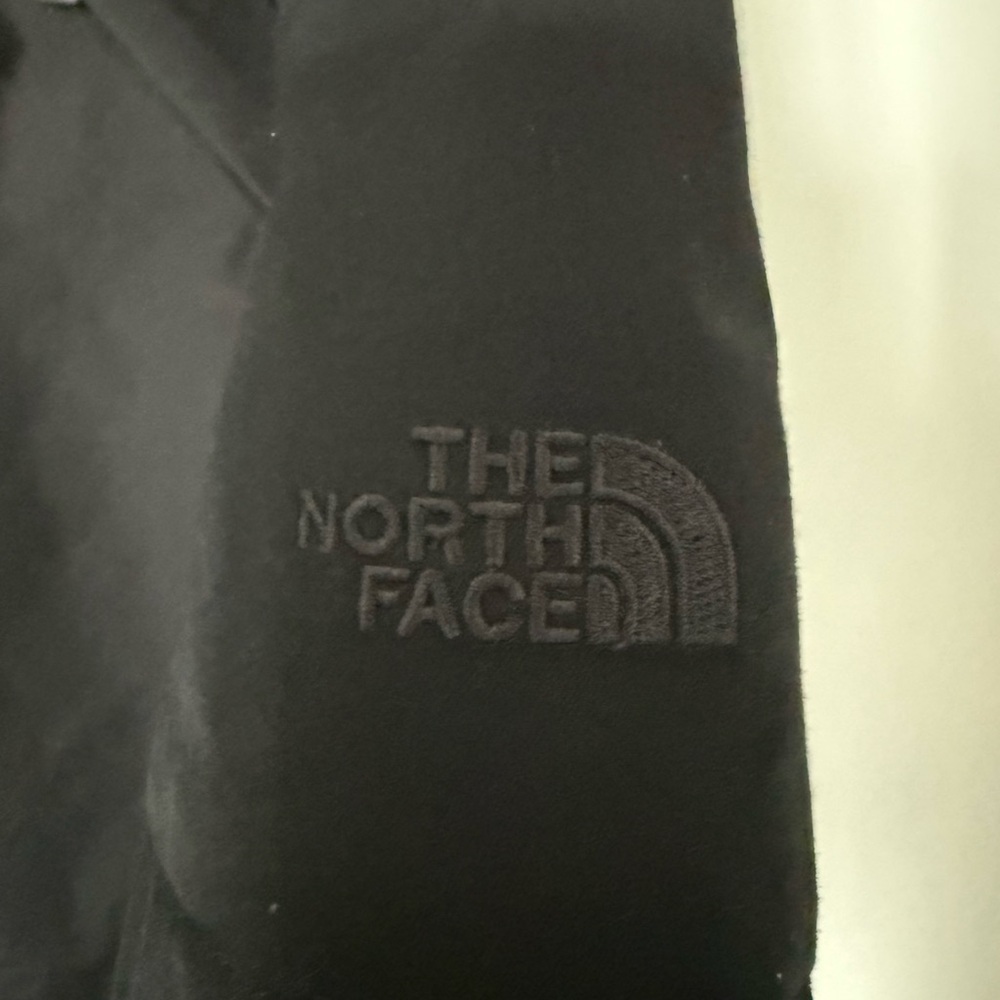 The North Face | Arctic Parka in Black Large - Picture 2 of 11